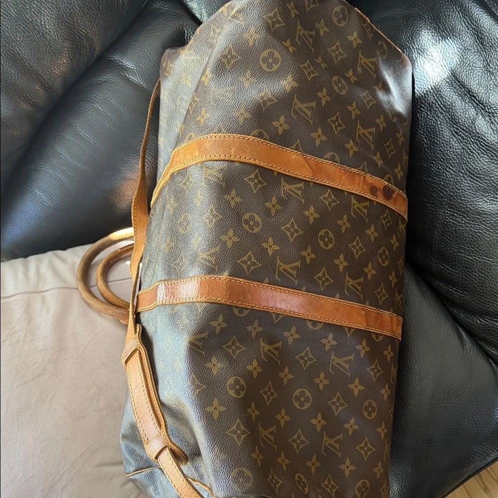 Vintage Louis Vuitton duffle bag with strap. Size 50 - Picture 7 of 14